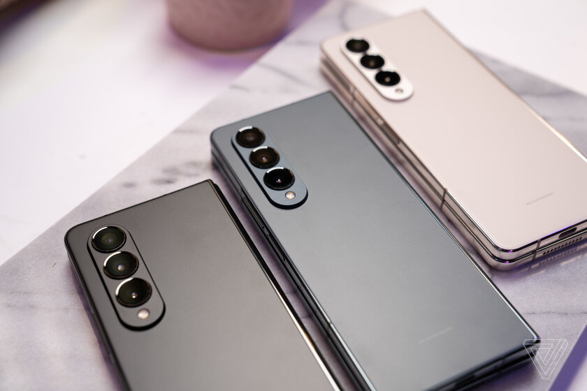 Флагманский чип, тонкий корпус и многооконность: Samsung представила Galaxy Z Fold 4