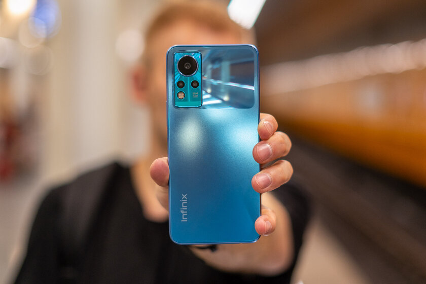 Крышка этого смартфона сделана из стекловолокна. Обзор Infinix NOTE 12 NFC G88