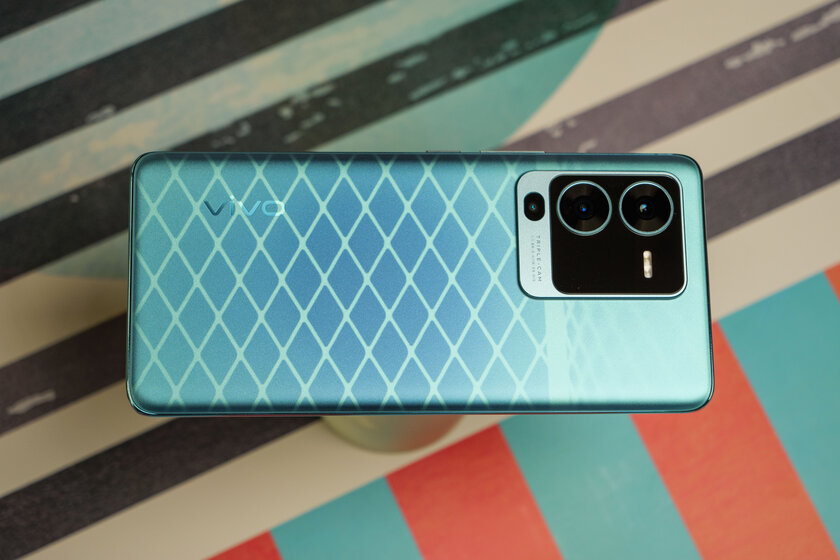Обзор Vivo V25 Pro: когда внешность важнее начинки — Дизайн. 2
