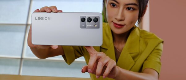 Представлен Lenovo Legion Y70 — тонкий, холодный и непохожий на игровой смартфон