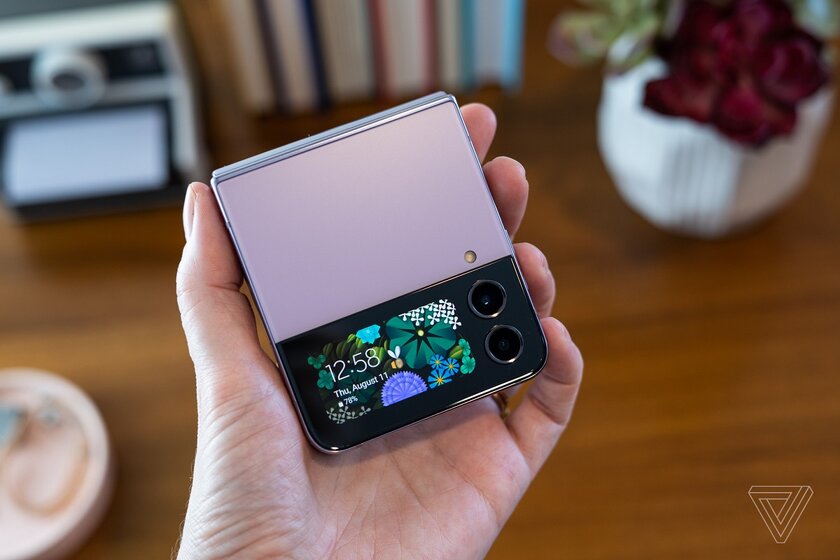 Флагманский чип, старые камеры и толстый корпус: обзор Samsung Galaxy Flip 4