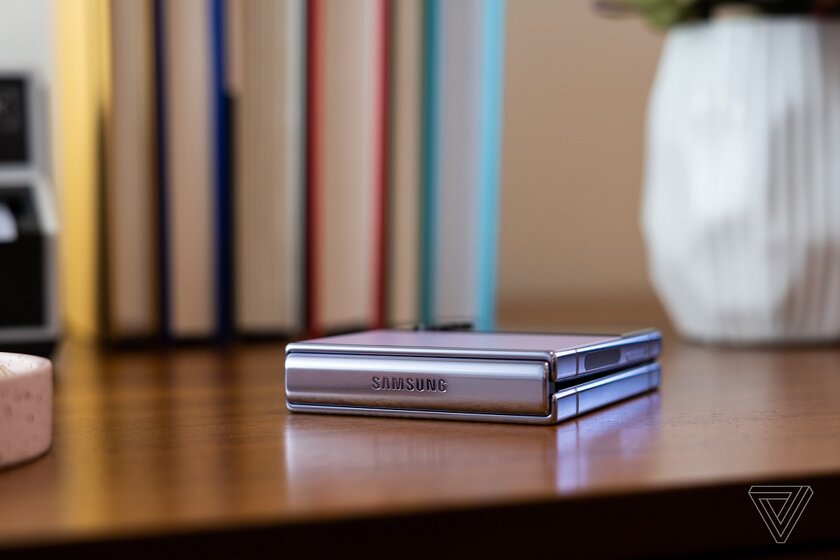 Флагманский чип, старые камеры и толстый корпус: обзор Samsung Galaxy Flip 4