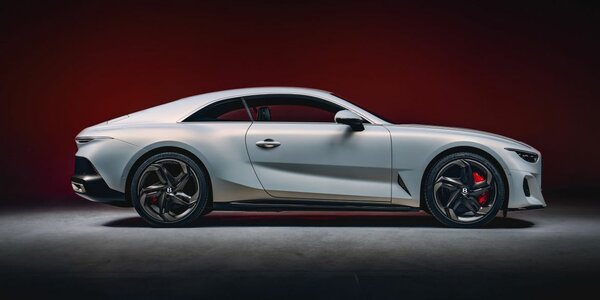 Bentley показал эксклюзивное 740-сильное купе Batur. Его раскупили еще до премьеры