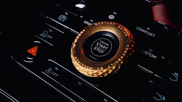 Bentley показал эксклюзивное 740-сильное купе Batur. Его раскупили еще до премьеры