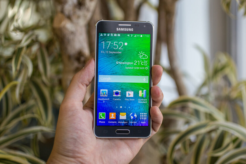 Samsung внезапно обновляет старые смартфоны. Один из них 2014 года