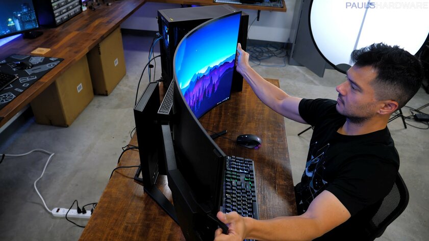 Corsair представила геймерский OLED-монитор, который можно изгибать вручную