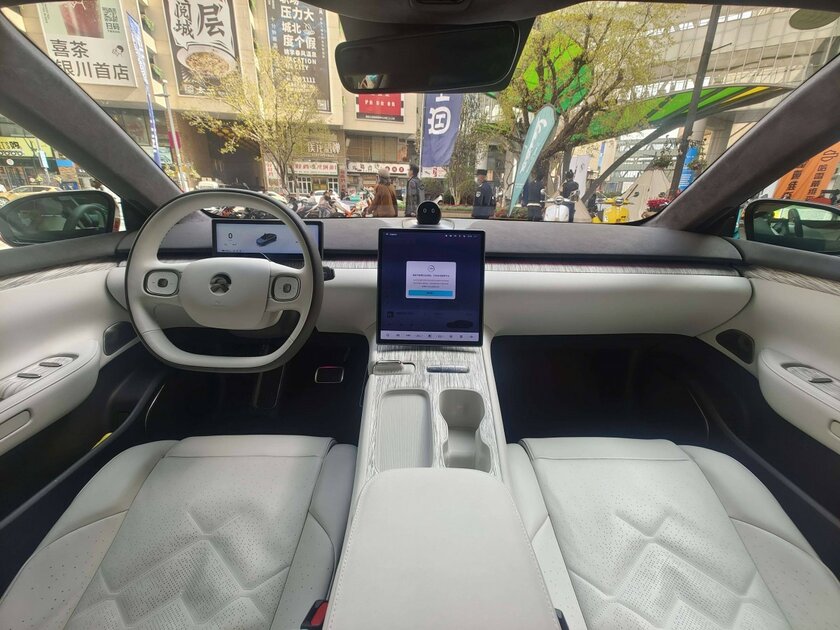 Китайский автопром уже покоряет Европу: Nio тестирует ET7 на дорогах Польши