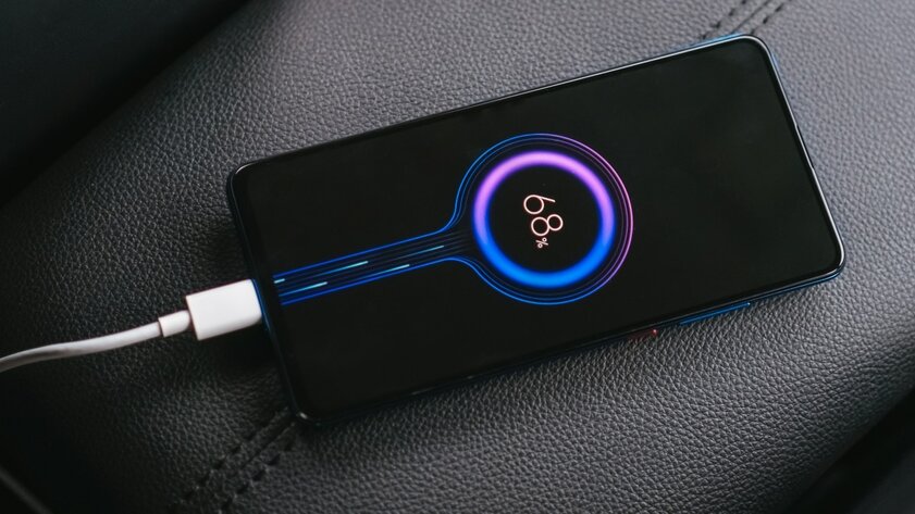 Быстрая зарядка Xiaomi заряжает смартфон за 8 минут. Это рекорд, она на 210 Вт