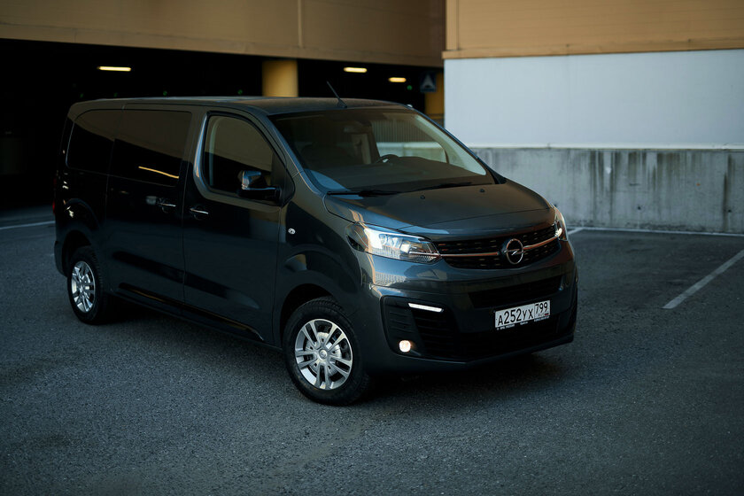 Микроавтобусы непопулярны, а зря. Тестирую Opel Zafira Life и убеждаюсь в удобстве
