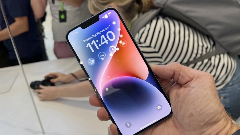 Первые отзывы об iPhone 14: что думают журналисты после знакомства — Дисплей: старая «чёлка» никуда не делась. 1