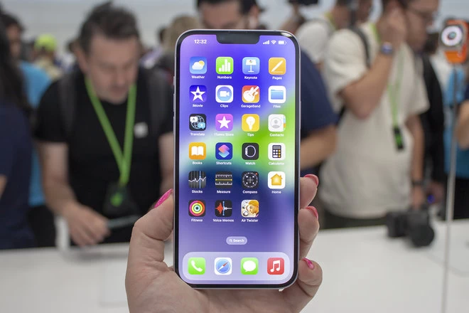 Первые отзывы об iPhone 14: что думают журналисты после знакомства — Софт: новый экран блокировки очень крут. 1