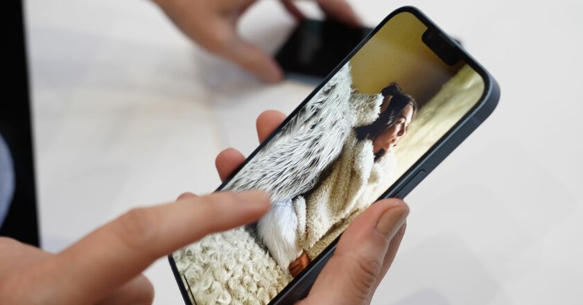 Первые отзывы об iPhone 14: что думают журналисты после знакомства — Дизайн: тот же корпус, только больше. 2