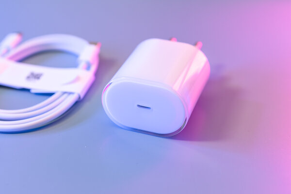 Прозрачный смартфон с 900 светодиодами в реальной жизни. Тестирую Nothing Phone (1) — Автономность и зарядка. 3