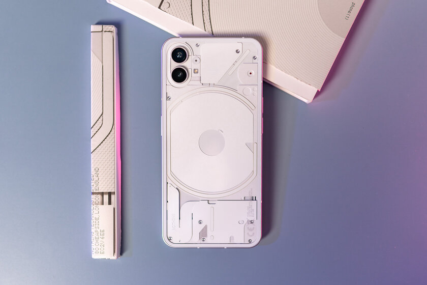 Прозрачный смартфон с 900 светодиодами в реальной жизни. Тестирую Nothing Phone (1) — Впечатления и отзыв. 1