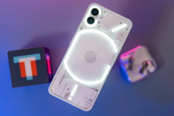 Прозрачный смартфон с 900 светодиодами в реальной жизни. Тестирую Nothing Phone (1) — Световая панель Glyph. 2
