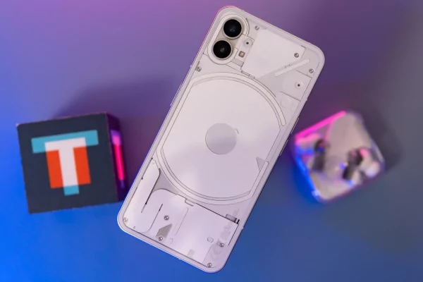 Прозрачный смартфон с 900 светодиодами в реальной жизни. Тестирую Nothing Phone (1) — Световая панель Glyph. 3