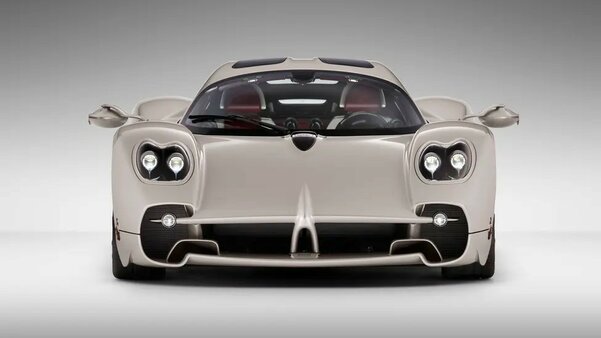 Представлен впечатляющий суперкар Pagani Utopia: двигатель V12 и ретростиль