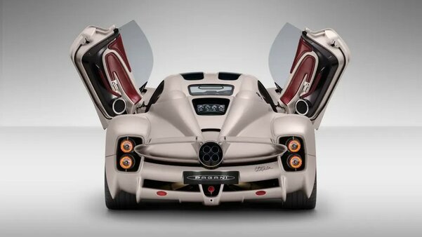 Представлен впечатляющий суперкар Pagani Utopia: двигатель V12 и ретростиль