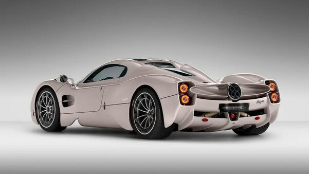 Представлен впечатляющий суперкар Pagani Utopia: двигатель V12 и ретростиль