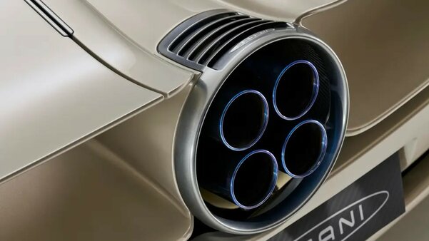 Представлен впечатляющий суперкар Pagani Utopia: двигатель V12 и ретростиль