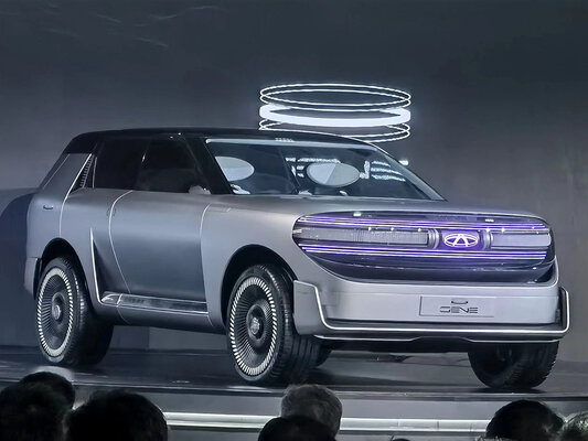 Chery представила прототип футуристического кроссовера: в багажнике два дрона и электроскейтборд