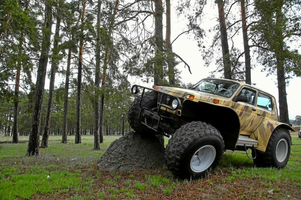Что не придумают, лишь бы дороги не строить! 10 монструозных российских внедорожников