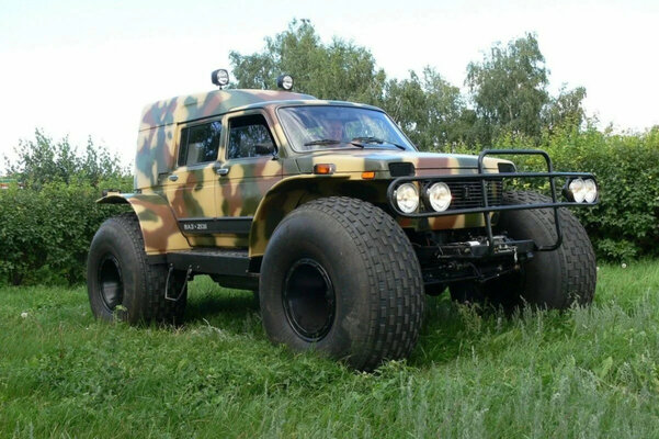 Что не придумают, лишь бы дороги не строить! 10 монструозных российских внедорожников