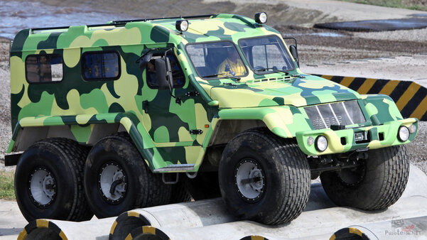 Что не придумают, лишь бы дороги не строить! 10 монструозных российских внедорожников