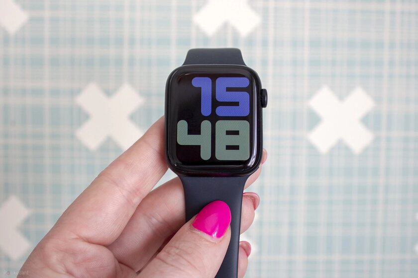 Обзор Apple Watch SE (2022): хорошие часы без переплаты