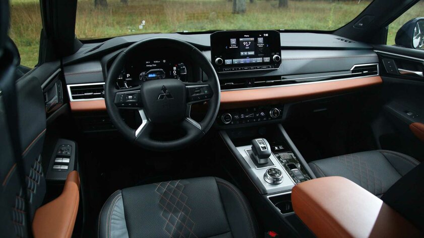 Тест-драйв Mitsubishi Outlander PHEV 2023: почти идеальный гибридный внедорожник