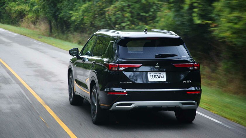 Тест-драйв Mitsubishi Outlander PHEV 2023: почти идеальный гибридный внедорожник