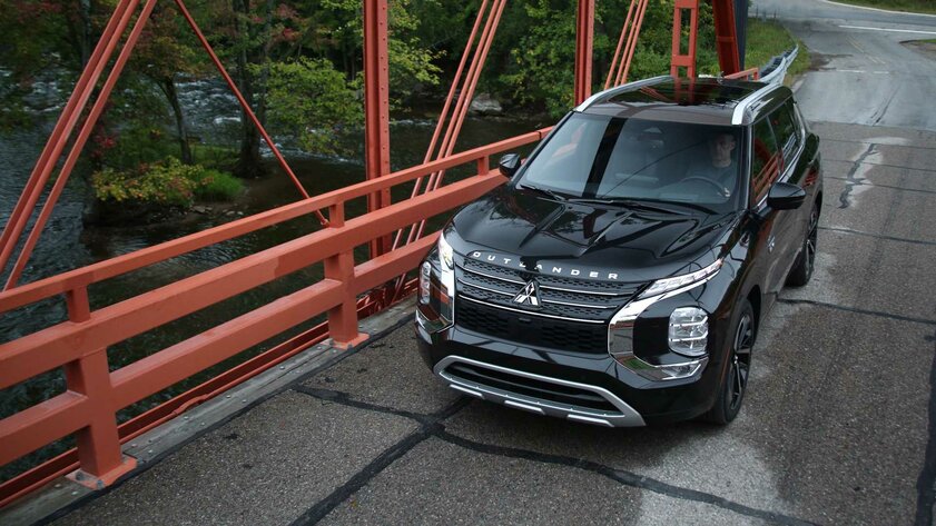 Тест-драйв Mitsubishi Outlander PHEV 2023: почти идеальный гибридный внедорожник
