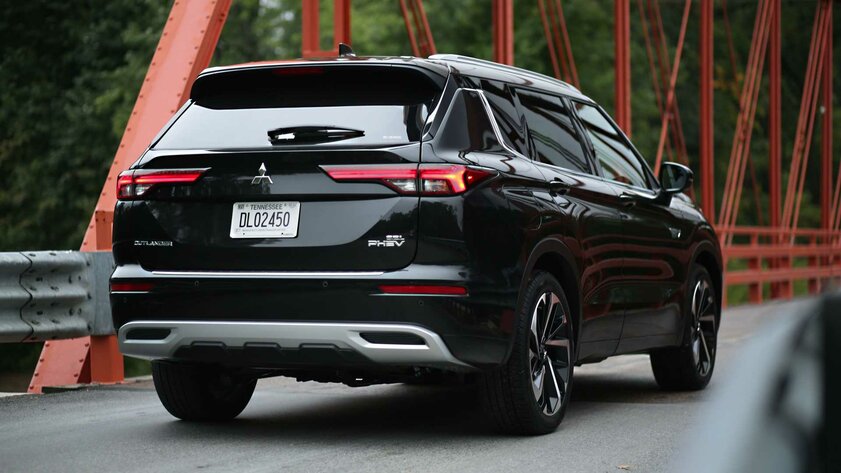 Тест-драйв Mitsubishi Outlander PHEV 2023: почти идеальный гибридный внедорожник