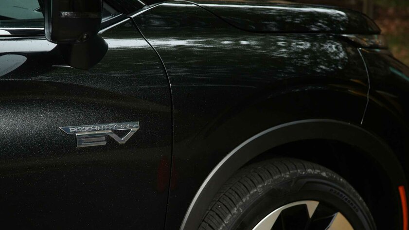 Тест-драйв Mitsubishi Outlander PHEV 2023: почти идеальный гибридный внедорожник