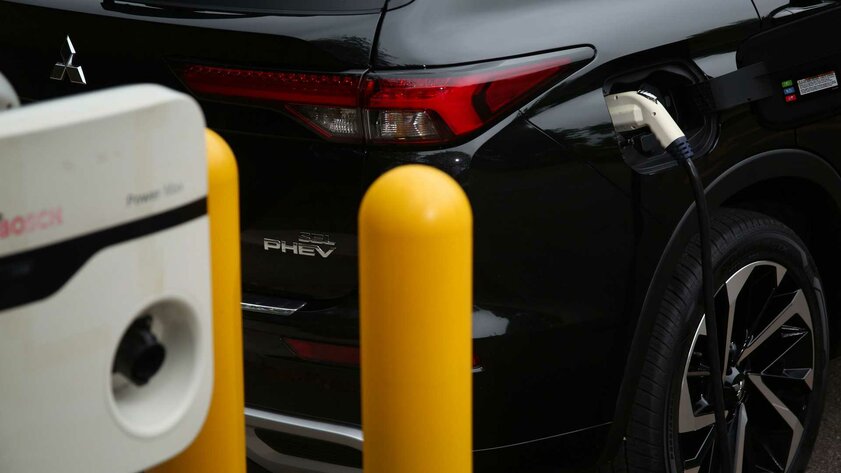 Тест-драйв Mitsubishi Outlander PHEV 2023: почти идеальный гибридный внедорожник