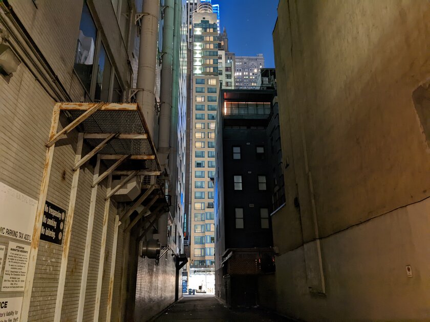 Топ телефонов с хорошей камерой в 2023: любой конкурирует с фотоаппаратами — Google Pixel 6a — 34 980 рублей. 10