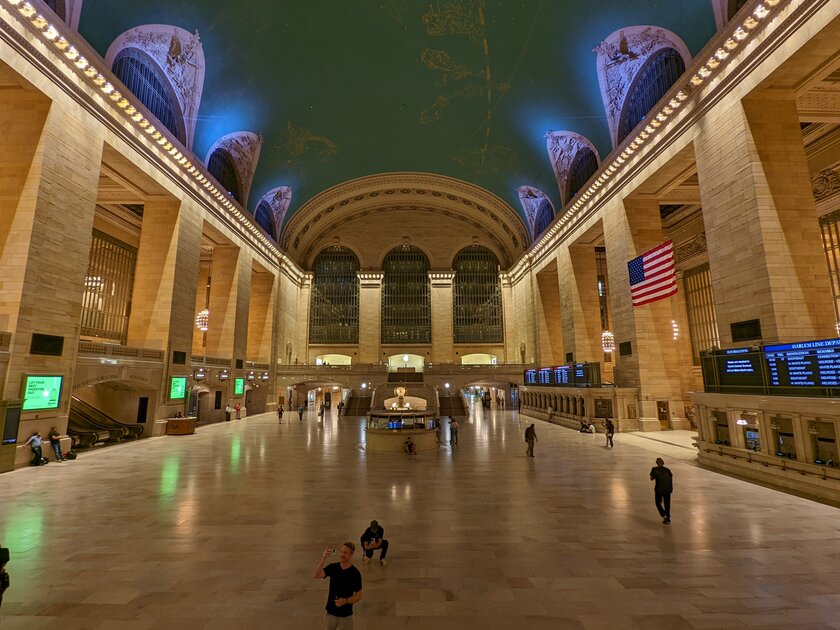 Топ телефонов с хорошей камерой в 2023: любой конкурирует с фотоаппаратами — Google Pixel 6a — 34 980 рублей. 15