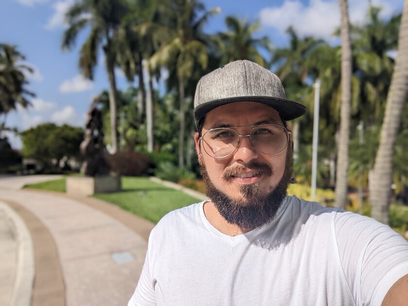 Топ телефонов с хорошей камерой в 2023: любой конкурирует с фотоаппаратами — Google Pixel 6a — 34 980 рублей. 22