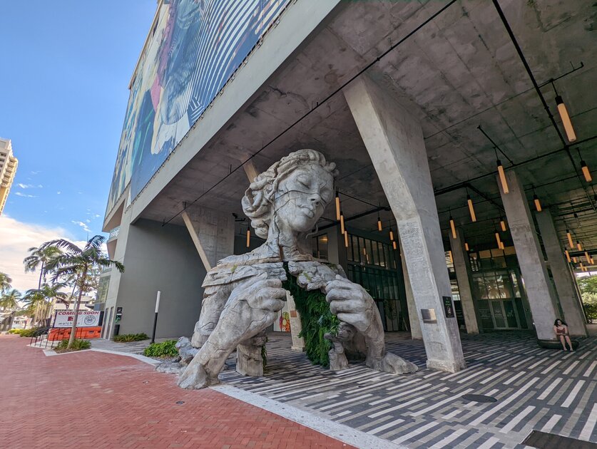 Топ телефонов с хорошей камерой в 2023: любой конкурирует с фотоаппаратами — Google Pixel 6 Pro — 53 190 рублей. 13