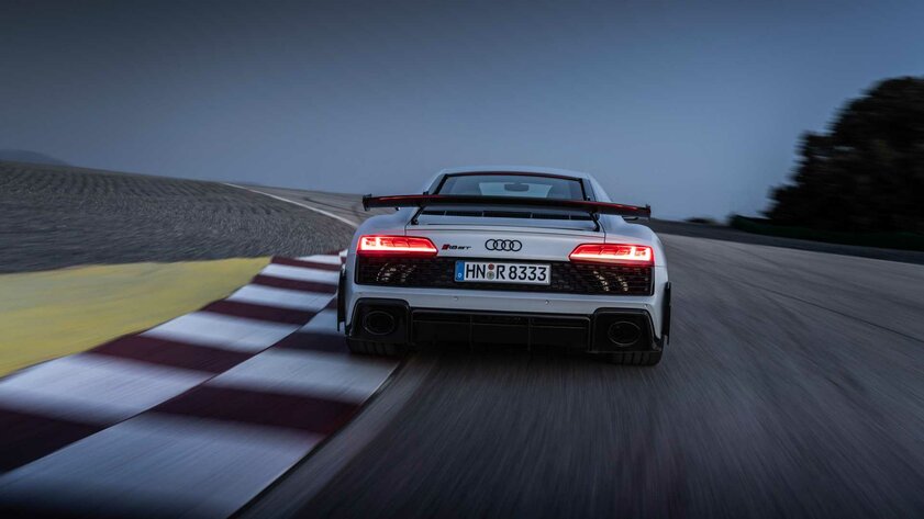 Audi представила последний автомобиль с V10: дальше будут только электрические спорткары