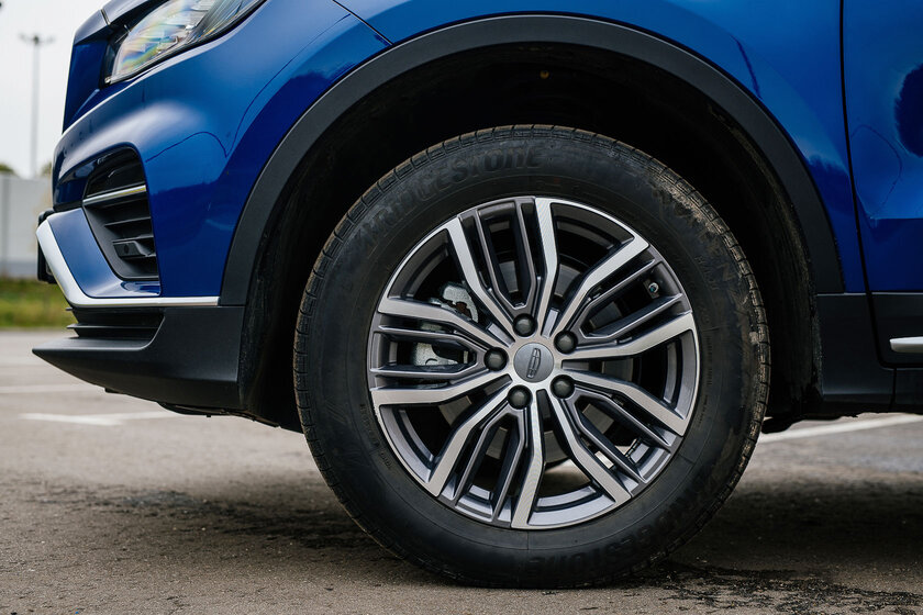 Если хочется Volvo, но без переплаты: тест-драйв Geely Atlas Pro — Встреча. 4