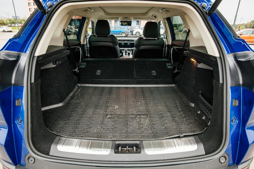 Если хочется Volvo, но без переплаты: тест-драйв Geely Atlas Pro — Встреча. 13