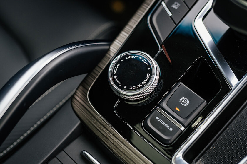 Если хочется Volvo, но без переплаты: тест-драйв Geely Atlas Pro — Встреча. 36