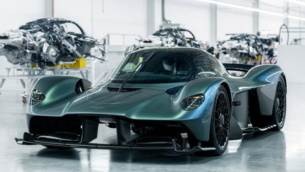10 самых быстрых серийных автомобилей. 400 км/час не предел