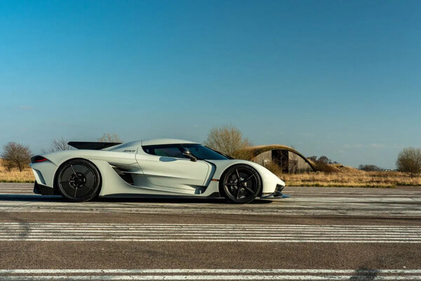 10 самых быстрых серийных автомобилей. 400 км/час не предел