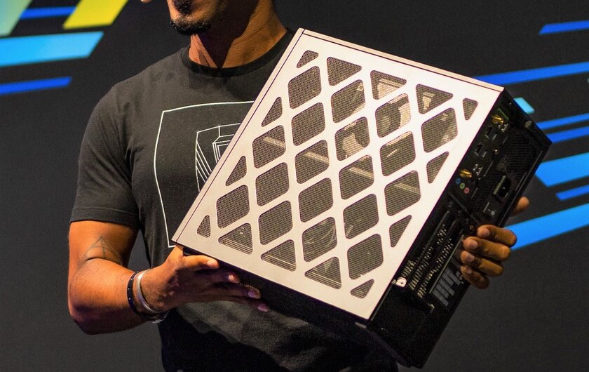 Intel представила NUC 13 Extreme: на новом поколении процессоров и в огромном корпусе