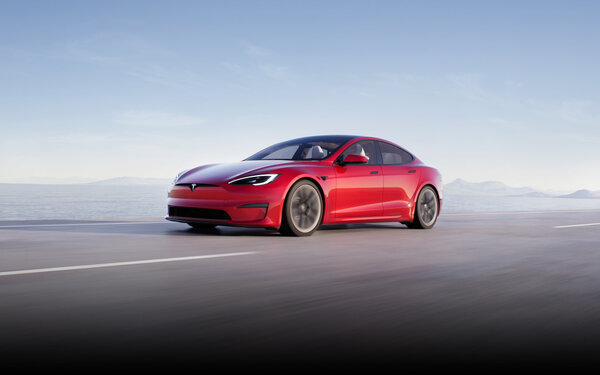 Самые дорогие электрокары в 2022 году. Mercedes и Tesla в догоняющих