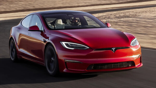Самые дорогие электрокары в 2022 году. Mercedes и Tesla в догоняющих