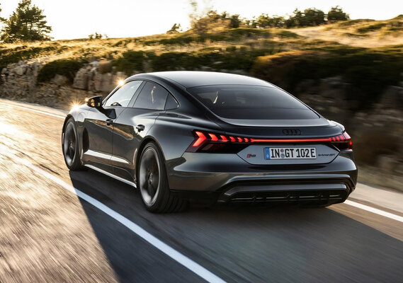 Самые дорогие электрокары в 2022 году. Mercedes и Tesla в догоняющих