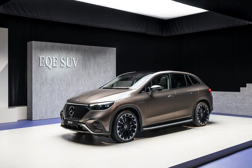 Mercedes-Benz представила EQE SUV: стильный кузов, огромный дисплей и релиз в 2023 году
